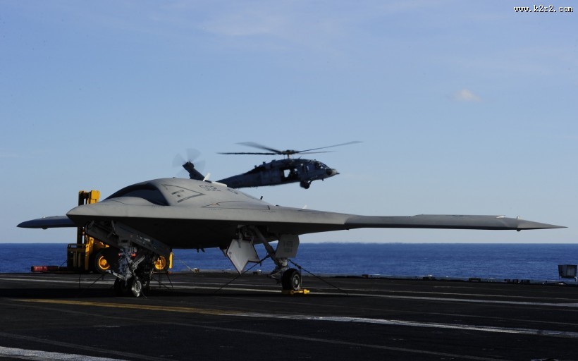 X-47B隐形无人机图片