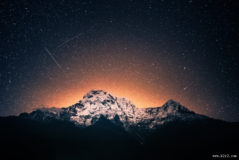 夜空中的流星图片