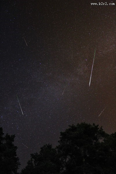 夜空中的流星图片
