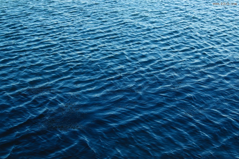 平静的海面图片