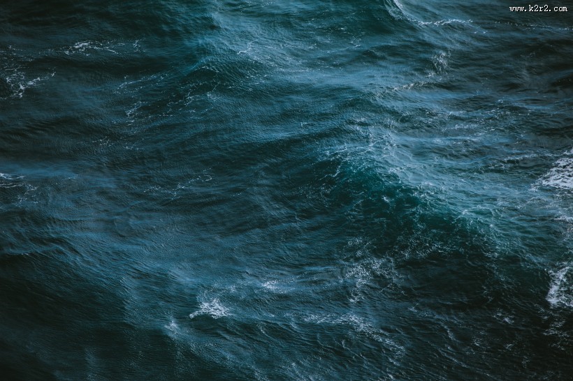 平静的海面图片