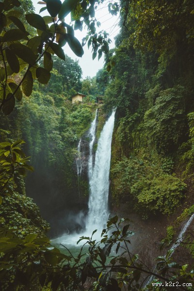 美丽壮观的瀑布图片