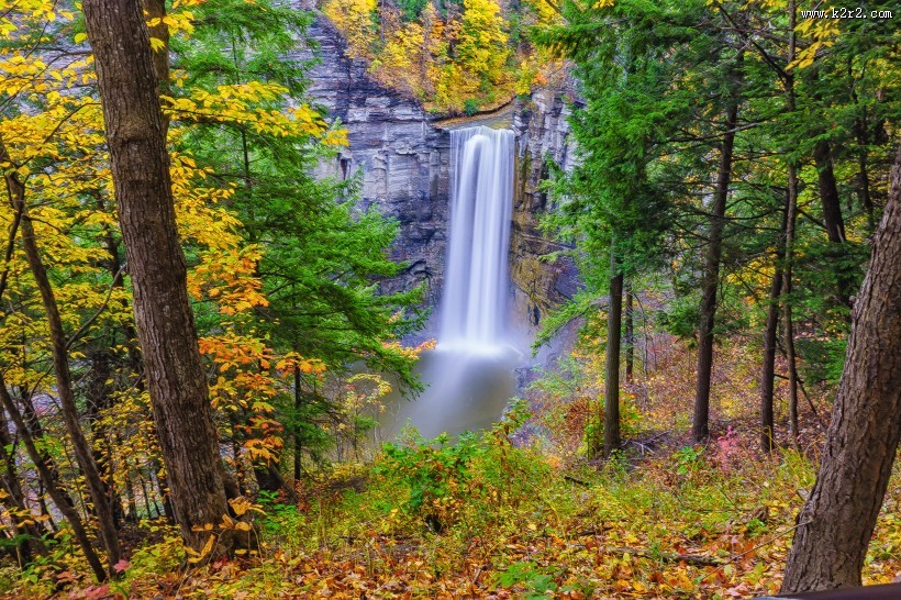 美丽壮观的瀑布图片