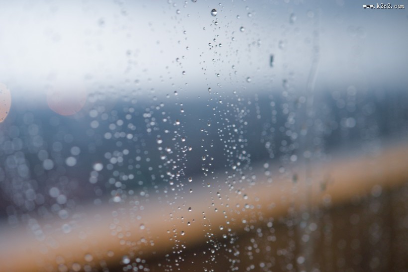 玻璃上的水珠图片
