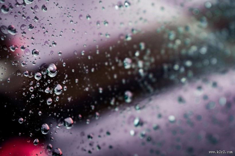 玻璃上的水珠图片