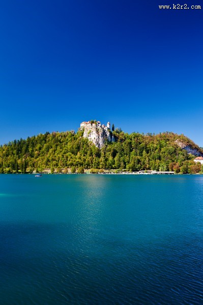 碧蓝的湖泊图片