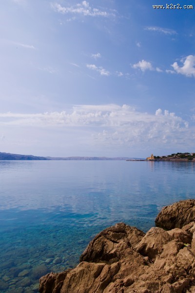 碧蓝的湖泊图片