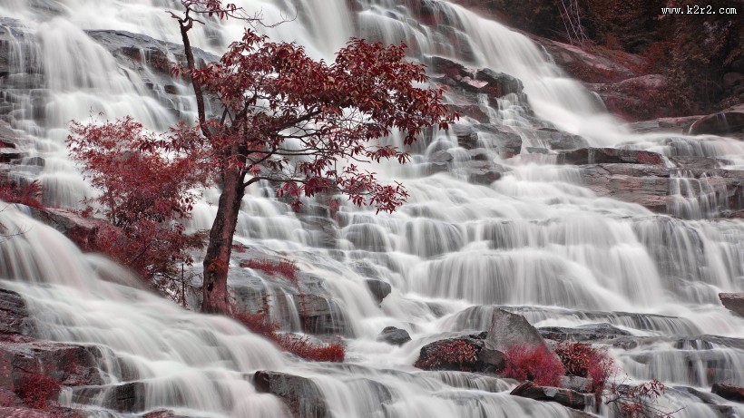 唯美的山间瀑布自然风景图片