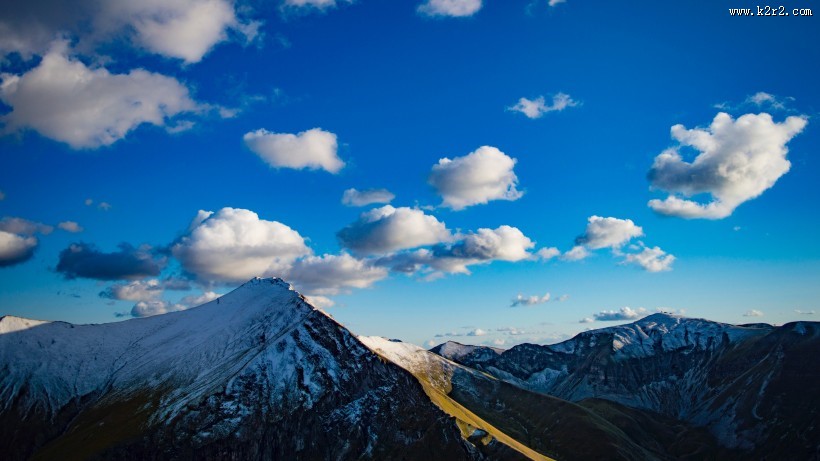 陡峭的山峰图片