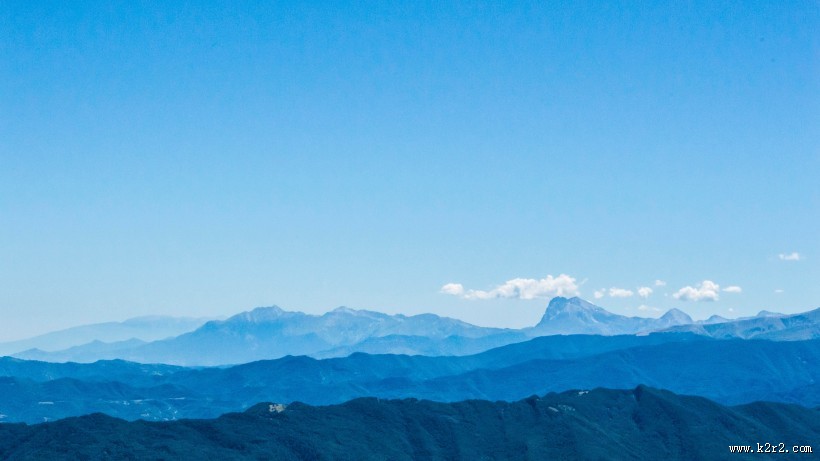 层叠的山峦图片