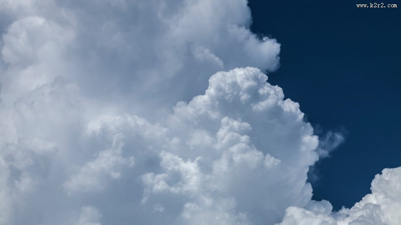 明朗的蓝天白云图片
