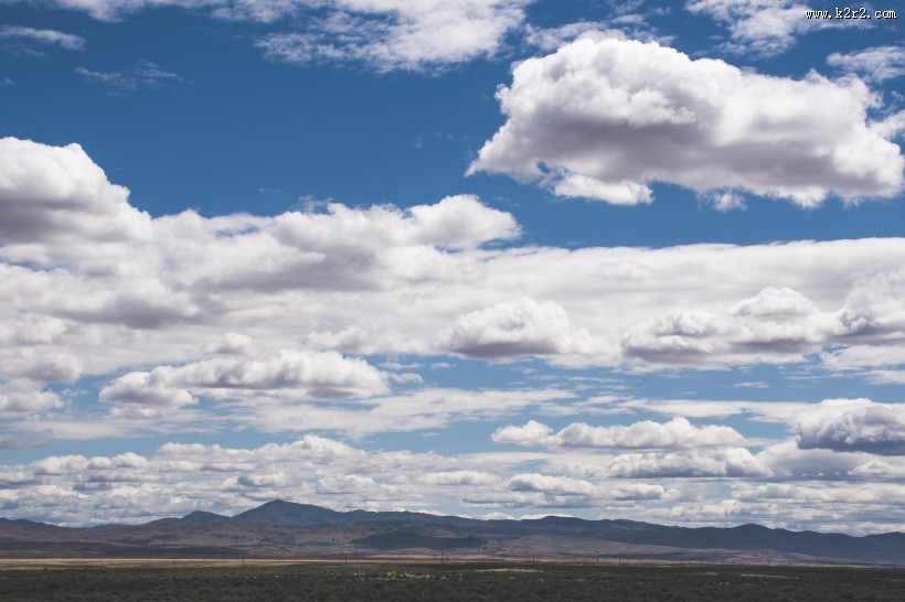 明朗的蓝天白云图片