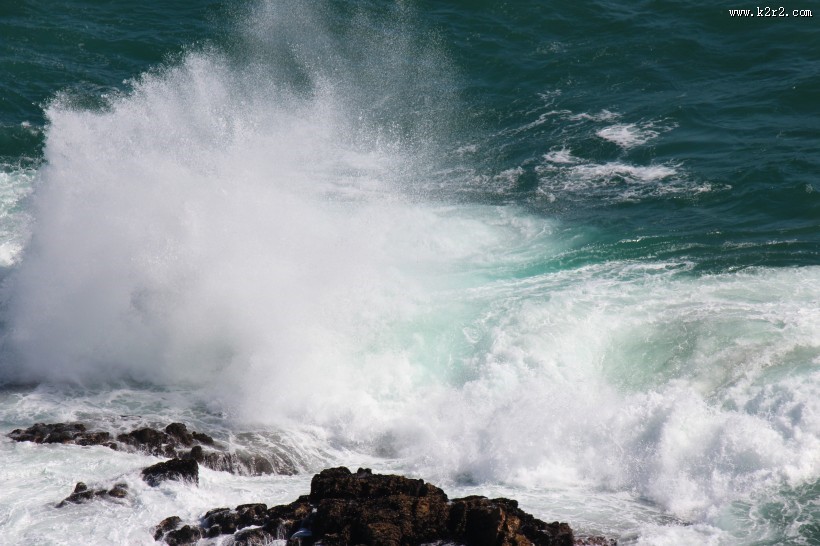雪白的浪花图片
