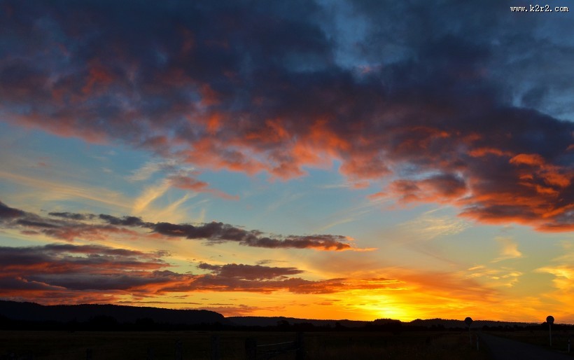 傍晚的彩云图片
