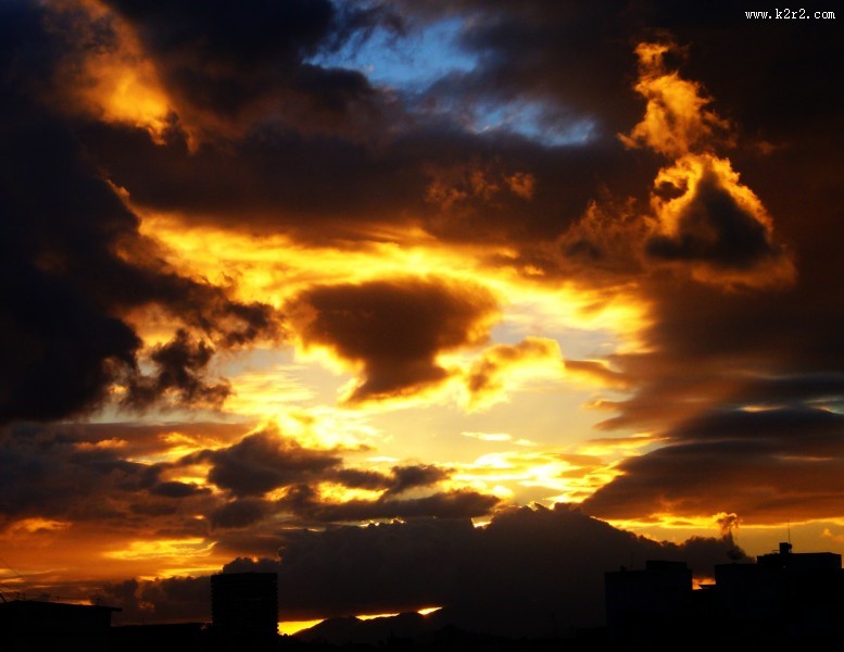 傍晚的彩云图片