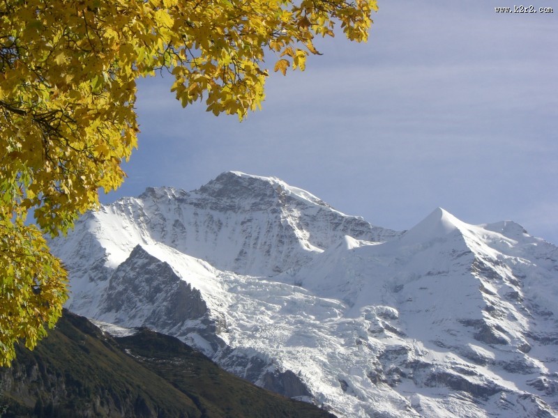 巍峨秀丽的雪山图片
