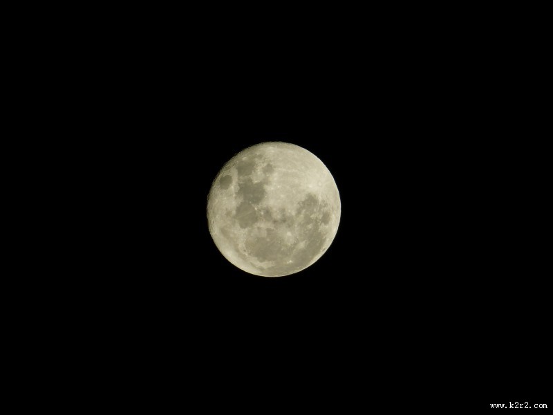 夜空中的月亮图片