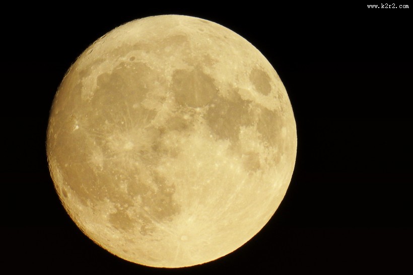 夜空中的月亮图片