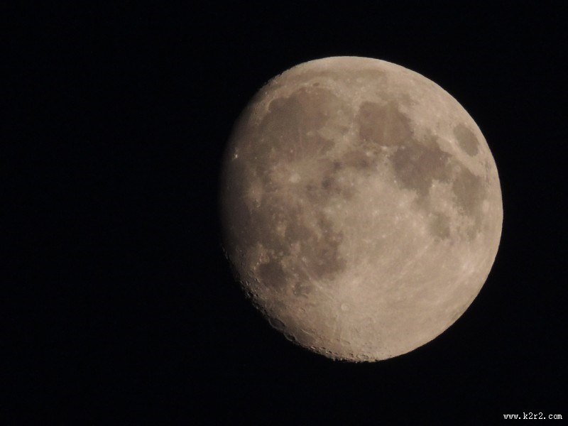 夜空中的月亮图片