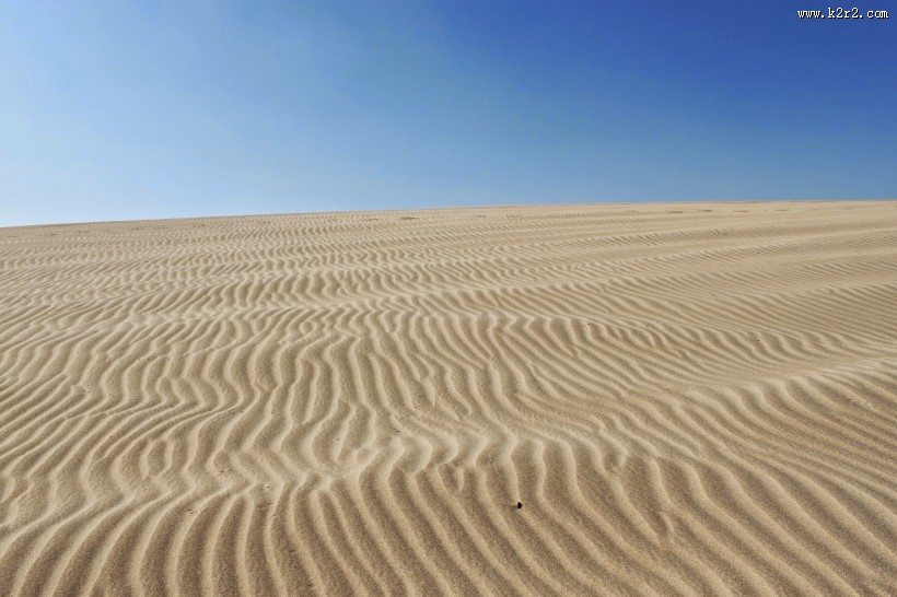 无人的沙漠图片