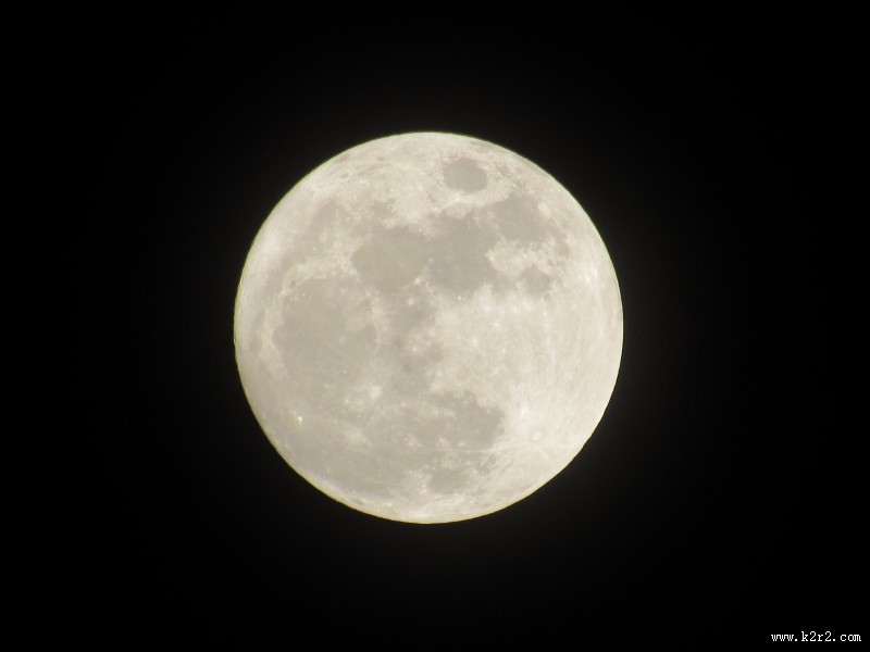 夜空中唯美的月亮图片