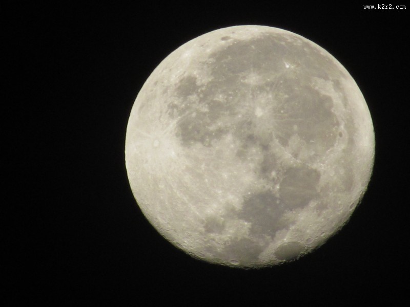 夜空中唯美的月亮图片