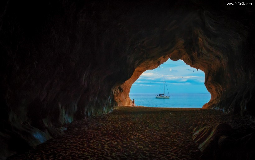 神秘的洞穴图片