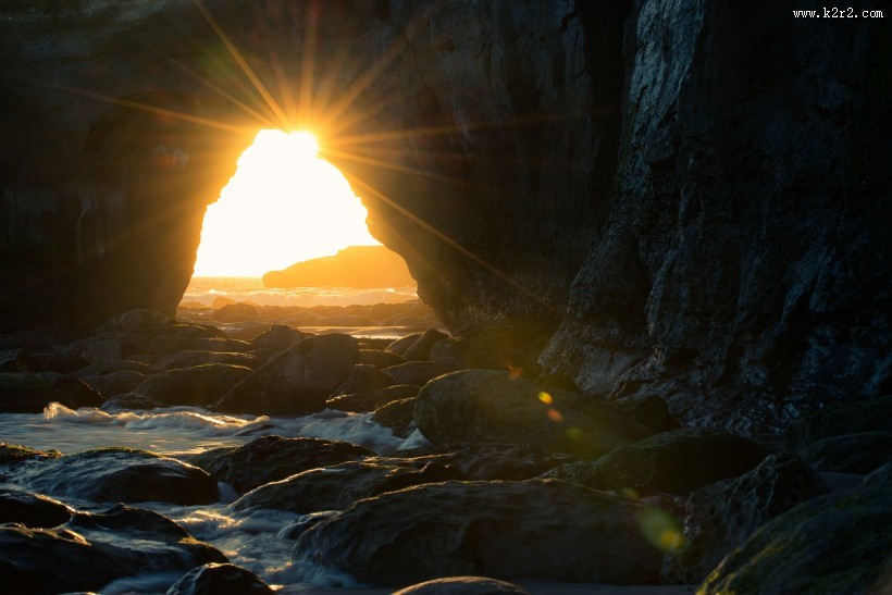 神秘的洞穴图片