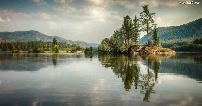 水中的倒影图片
