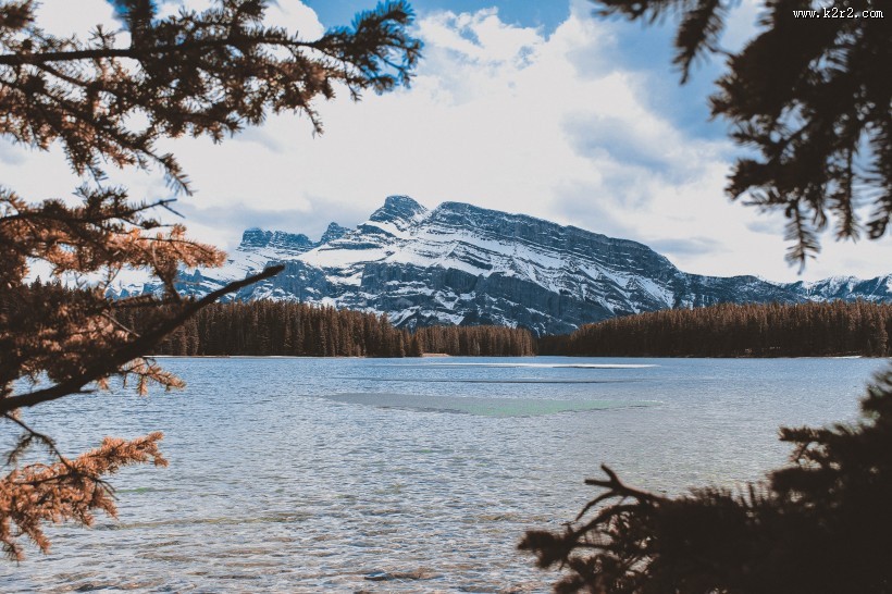 巍峨的雪山图片