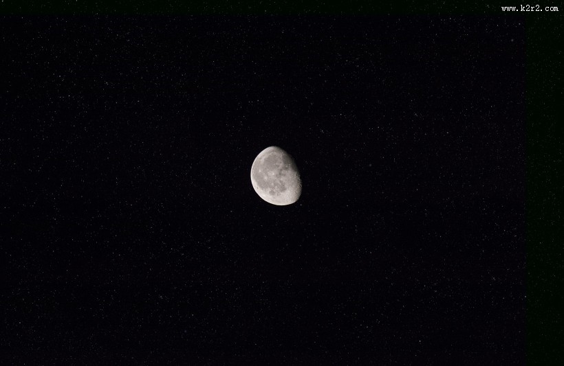 残缺的月亮图片