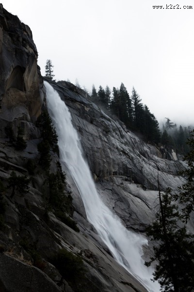 秀丽的小瀑布图片