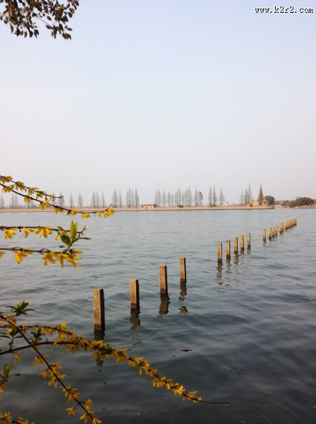 风平浪静的淀山湖图片