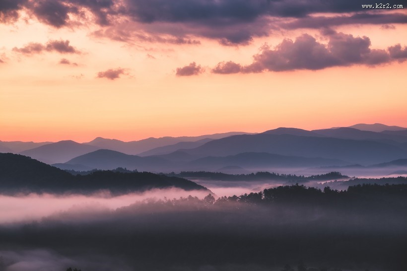 重岩叠嶂的山脉图片
