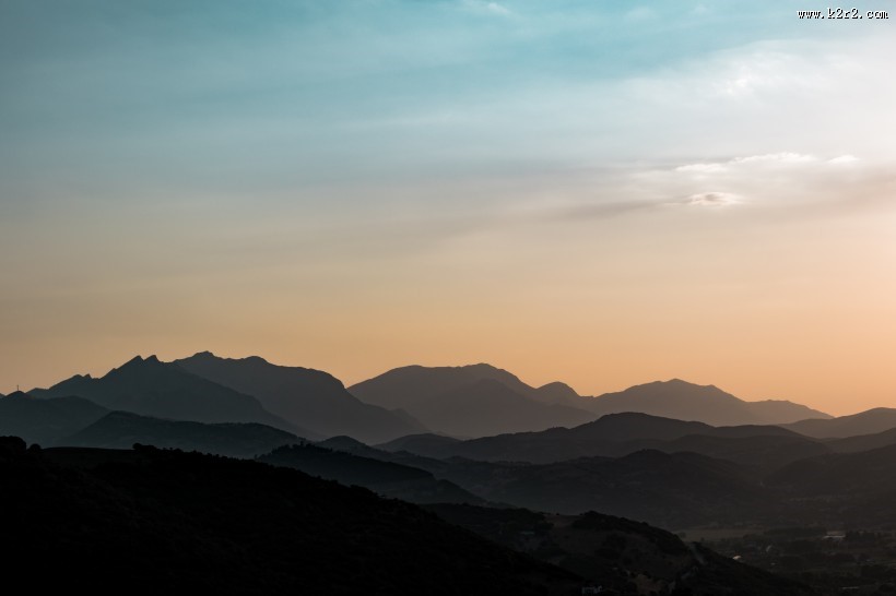 重岩叠嶂的山脉图片