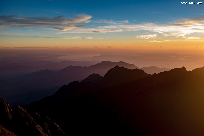 重岩叠嶂的山脉图片