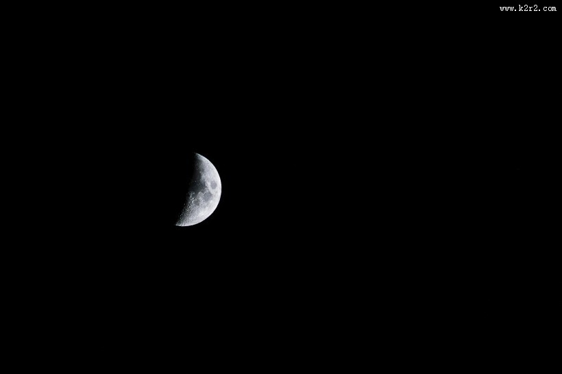 一轮残月图片