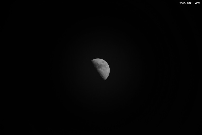 一轮残月图片