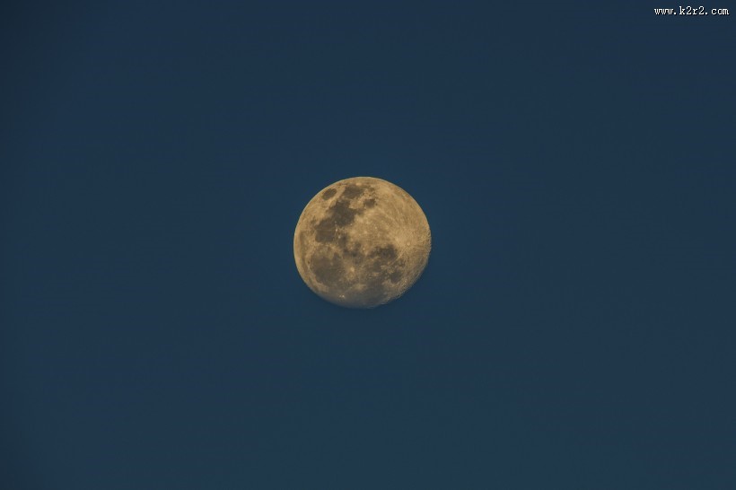 圆圆的月亮图片