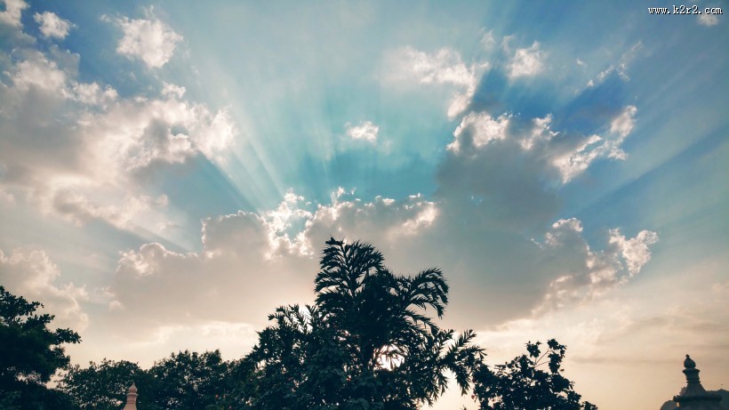 辽无边际的蓝天白云图片