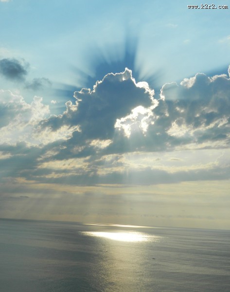 辽无边际的蓝天白云图片