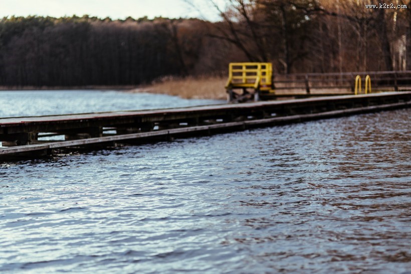 冬季的湖边图片