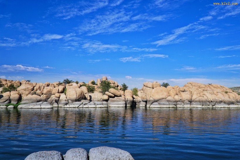 清澈的湖泊的图片