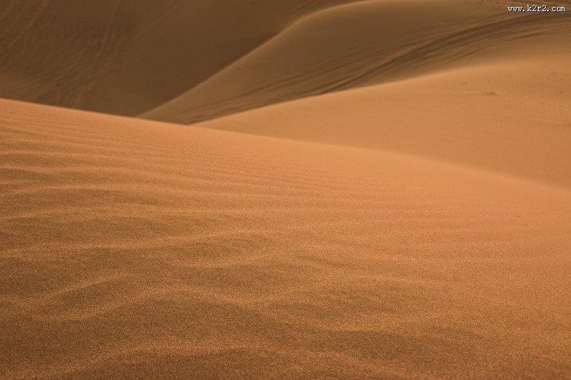 一望无际的沙漠图片