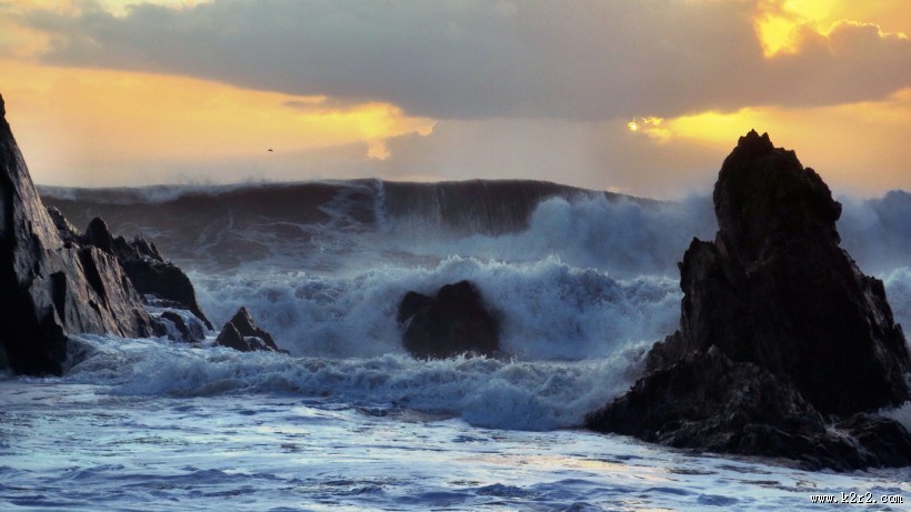 海边的岩石图片