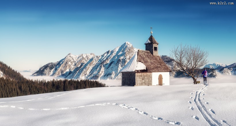 厚厚的积雪图片