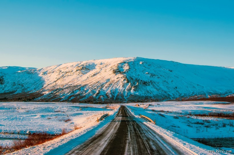 山上的雪景图片