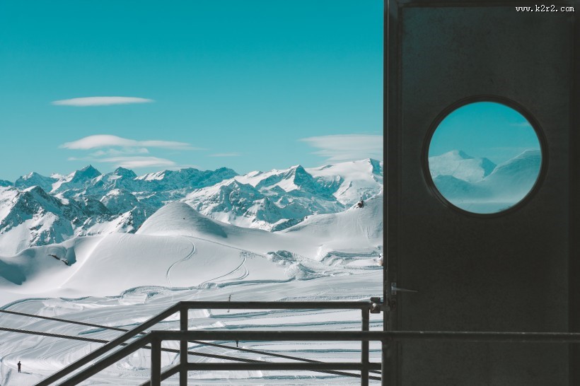 山上的雪景图片