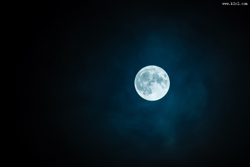 皎洁的月亮的图片