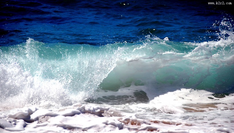 大海中的海浪图片